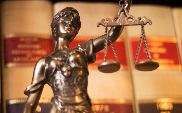 What is the Difference Between a Civil Lawyer and a Criminal Lawyer